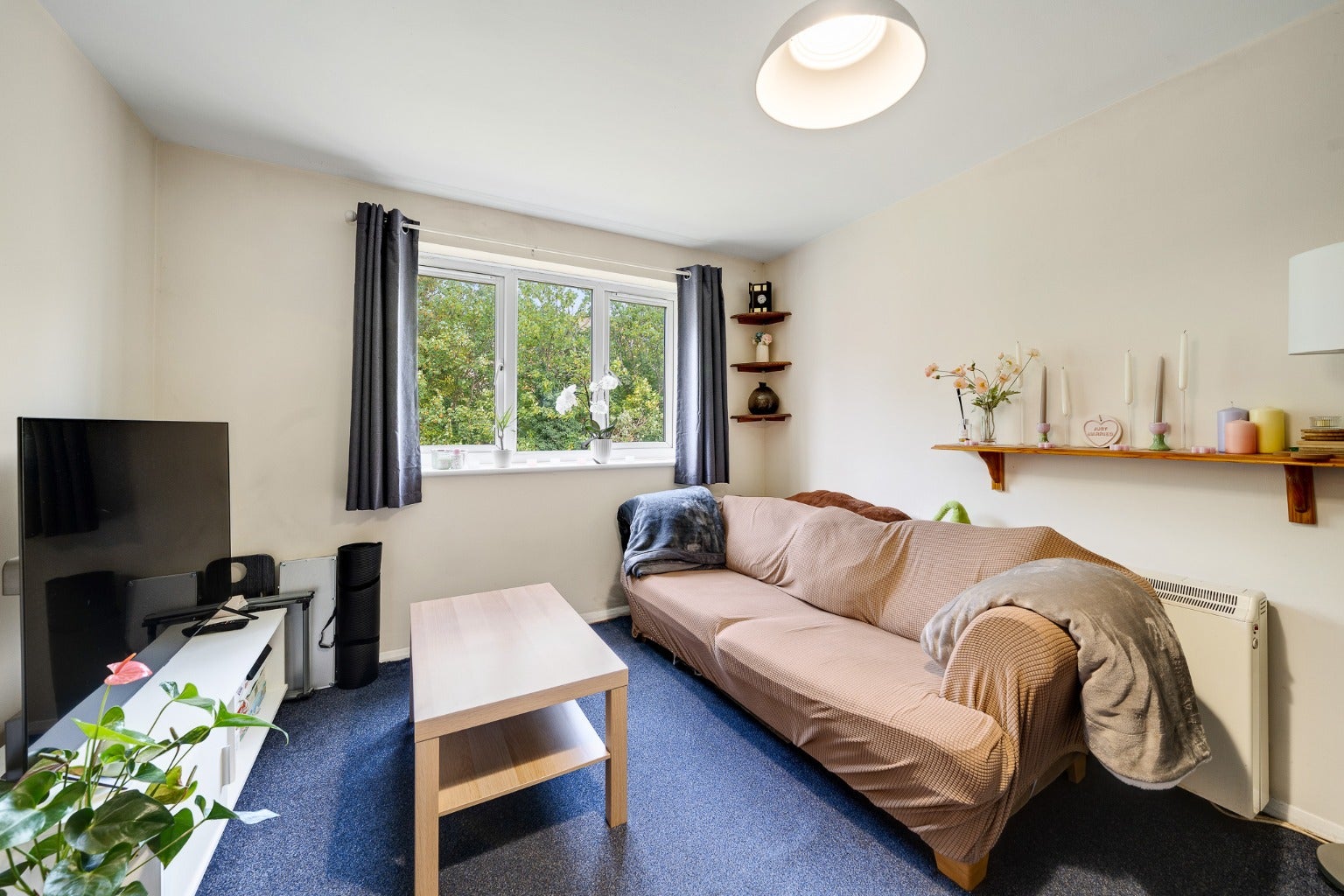 Flat Bernard Ashley Drive in London