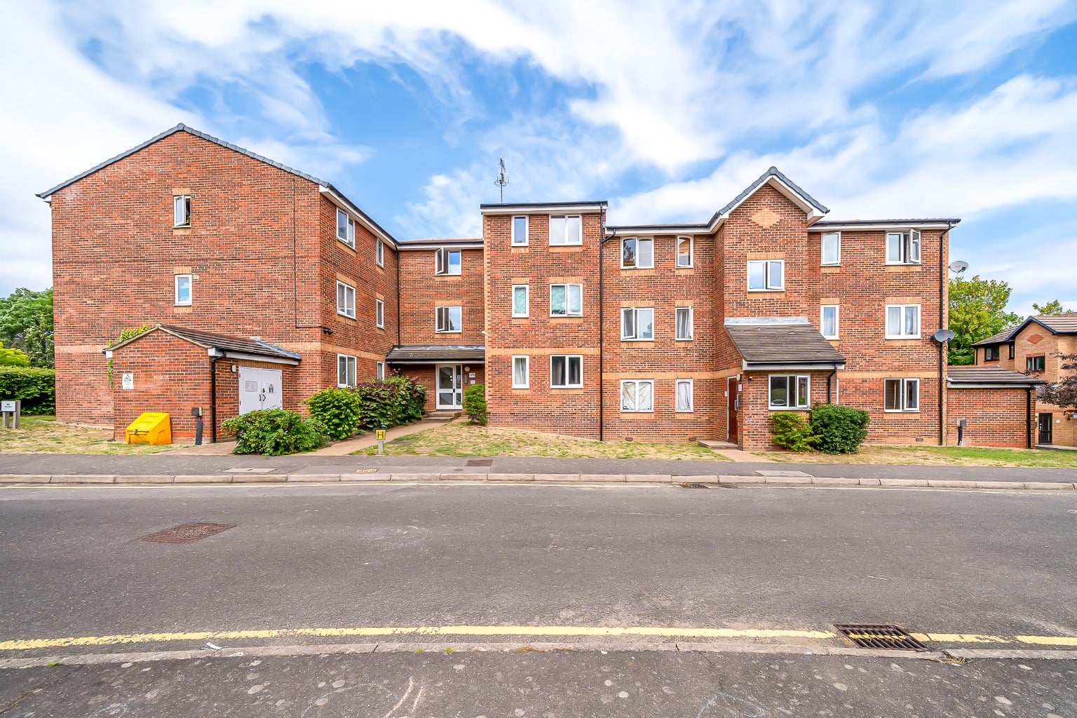 Flat Bernard Ashley Drive in London