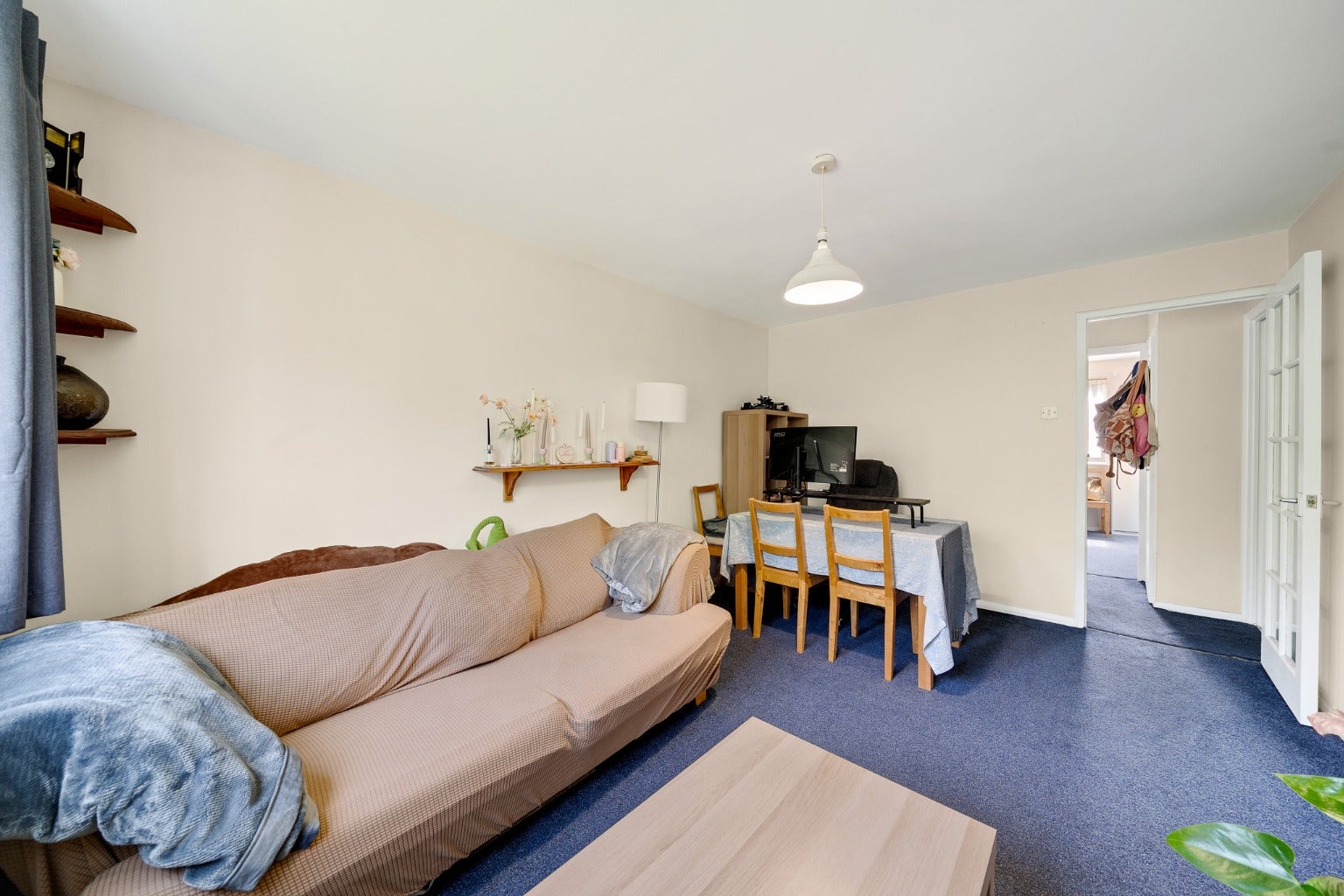 Flat Bernard Ashley Drive in London