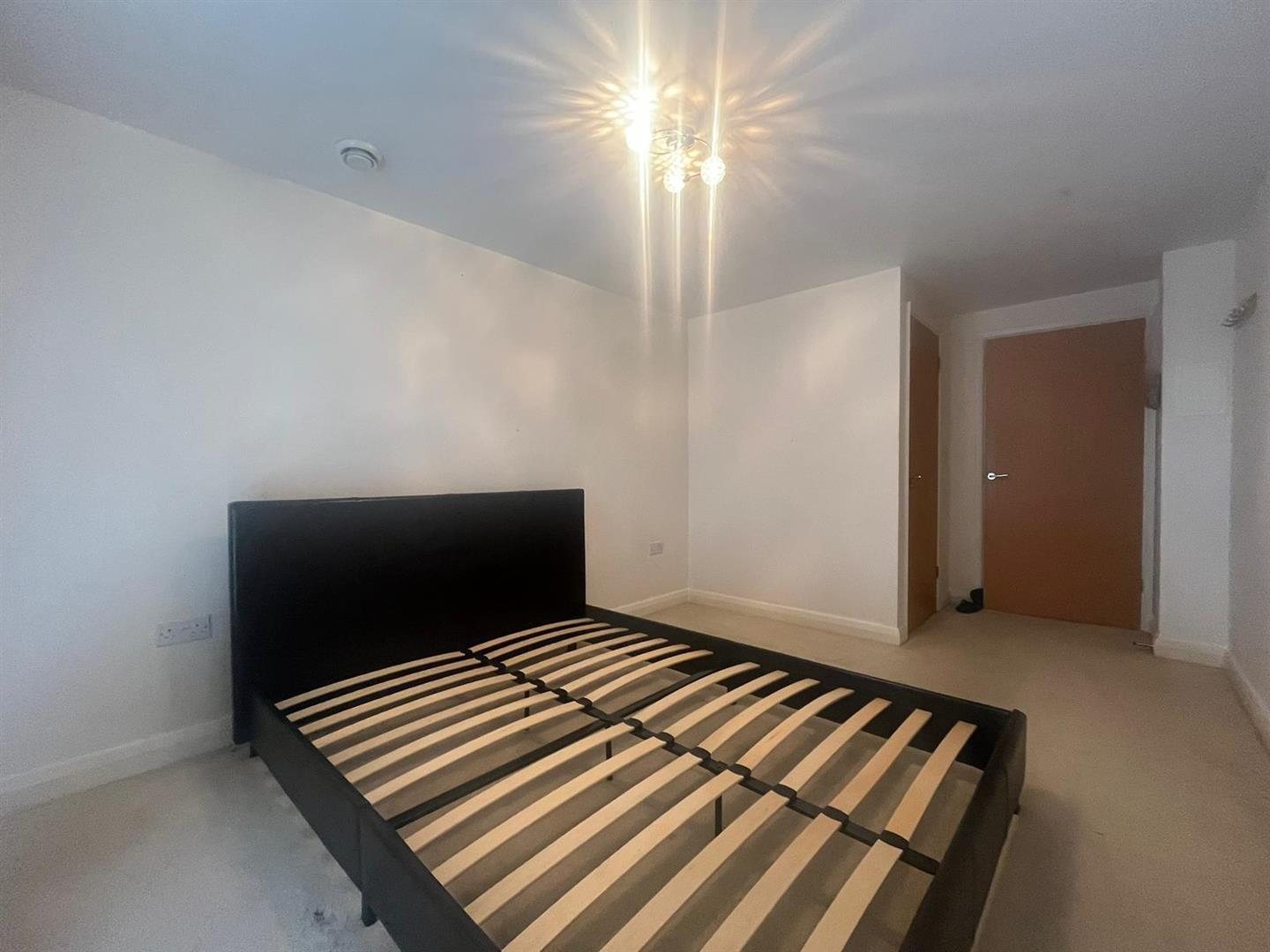 Flat Admiralty Close in Greater London