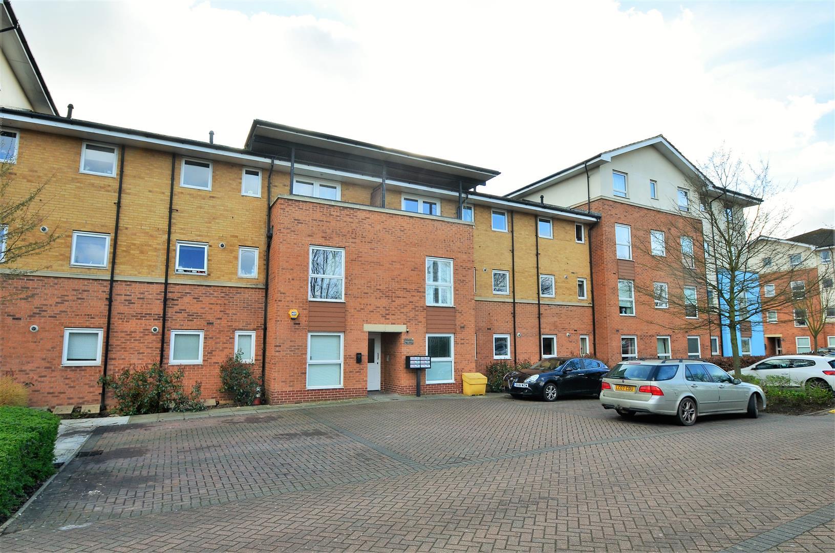 Flat Admiralty Close in Greater London
