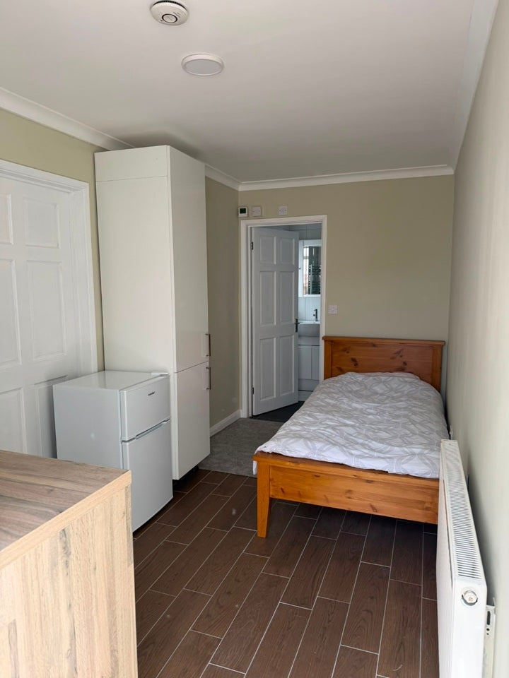 Flat Highwood Gardens in Greater London