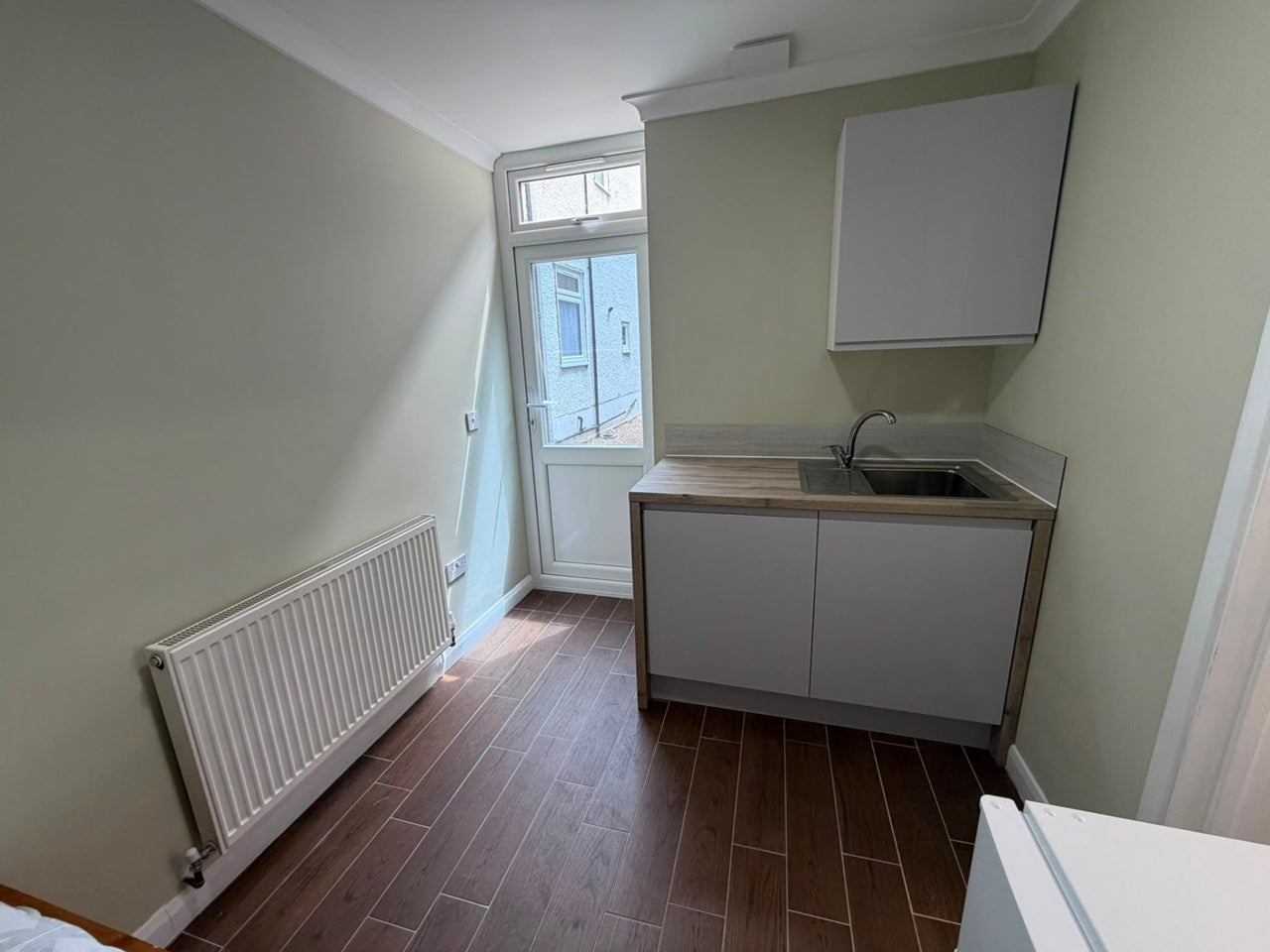 Flat Highwood Gardens in Greater London