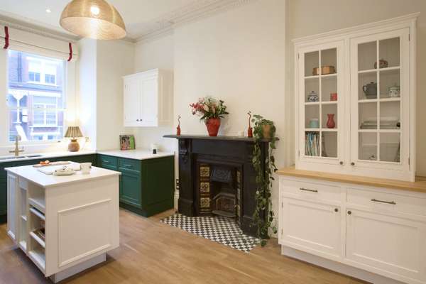 Flat Carlingford Road in Greater London