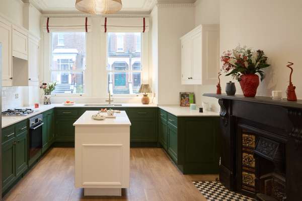 Flat Carlingford Road in Greater London
