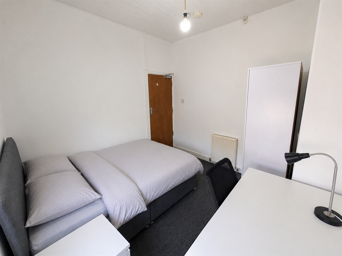 Room Ukraine Road in Salford