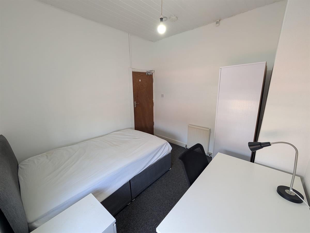 Room Ukraine Road in Salford