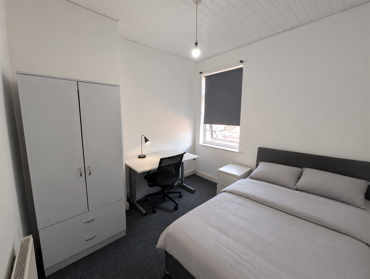 Room Ukraine Road in Salford