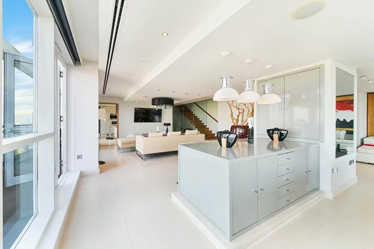 Flat Westferry Circus in Greater London