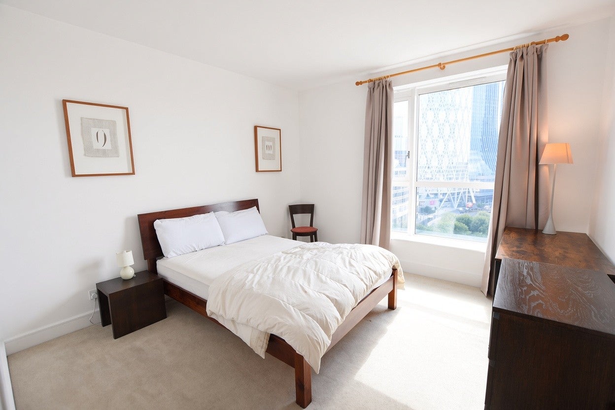 Flat Westferry Circus in Greater London