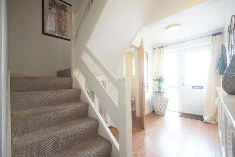 Room Gaveston Close in Warwick