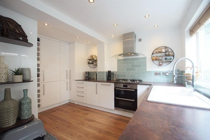 Room Gaveston Close in Warwick