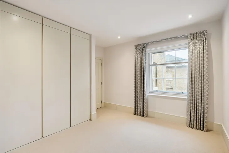 Flat Sloane Court West in Greater London