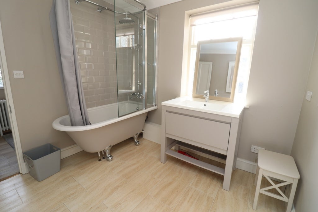 Room Globe Road in Greater London