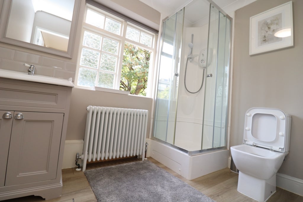 Room Globe Road in Greater London