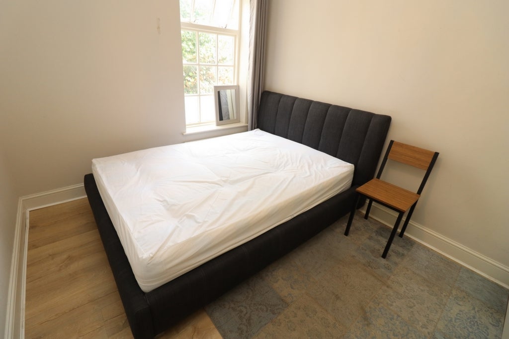 Room Globe Road in Greater London