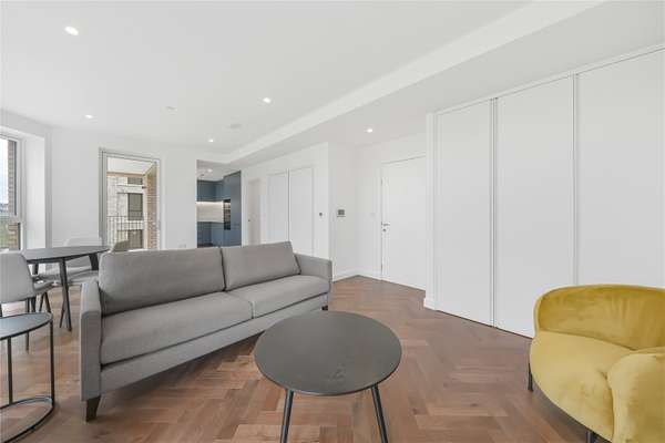 Flat Parkview Avenue in Greater London