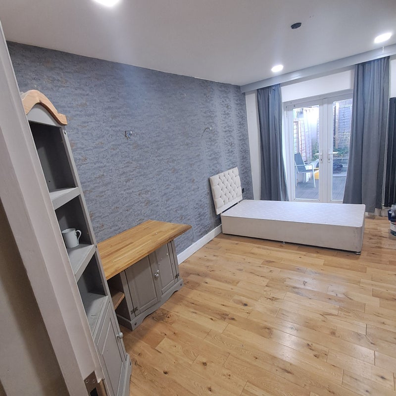 Room Waddington Close in Greater London