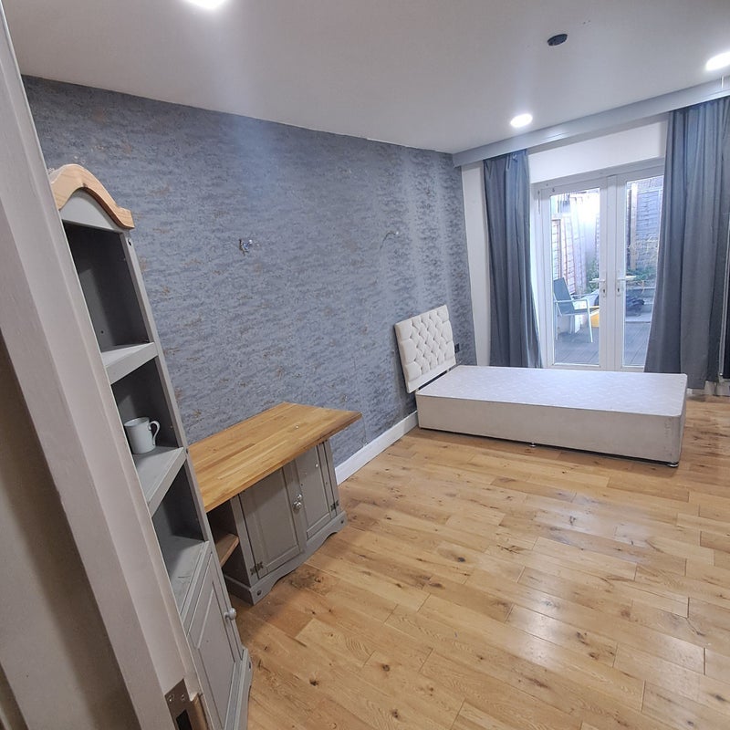 Room Waddington Close in Greater London