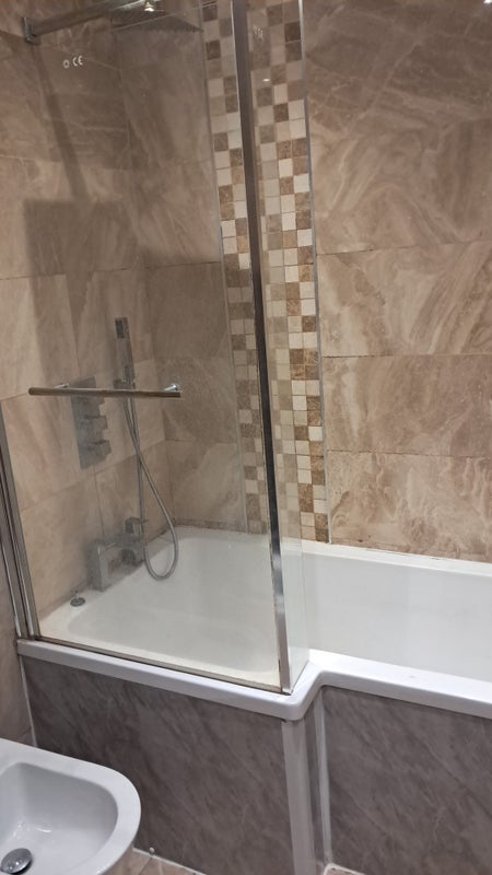 Room Waddington Close in Greater London