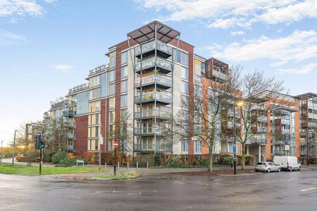 Flat West Parkside in Greater London