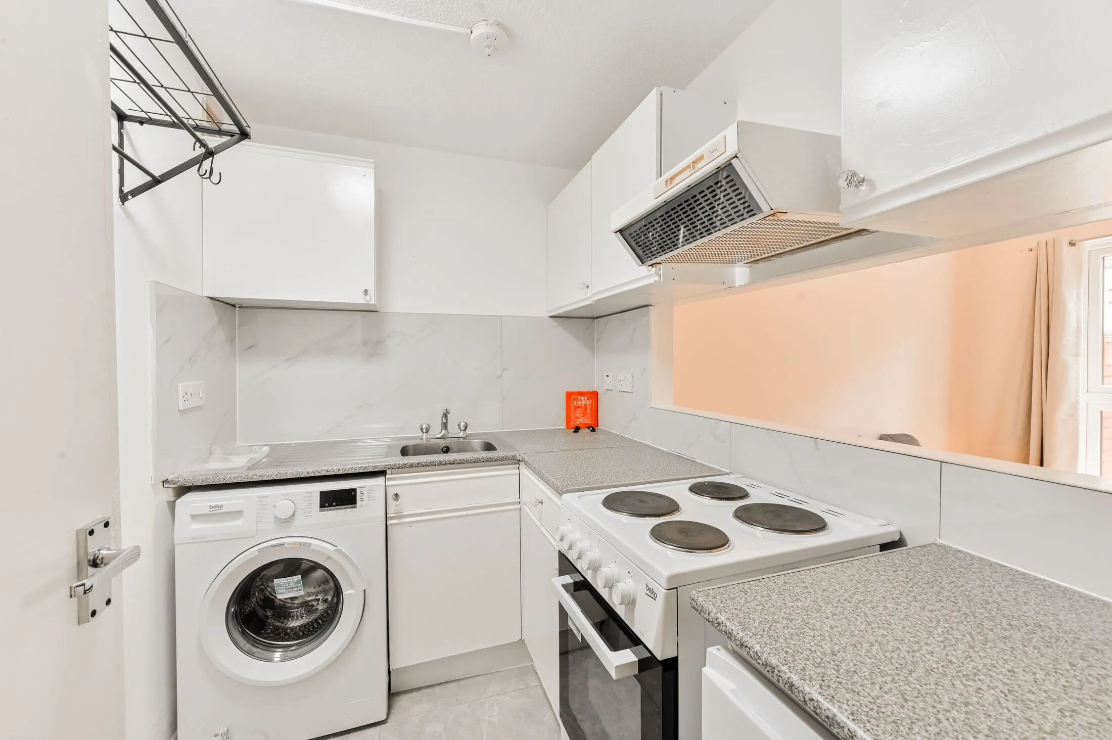 Flat Cleveland Way in Greater London