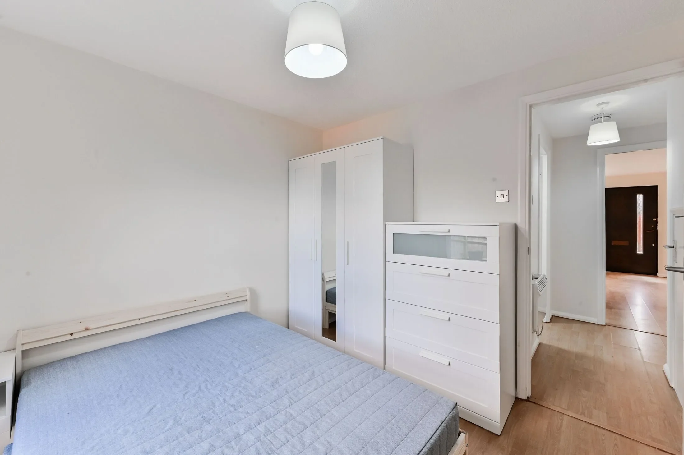 Flat Cleveland Way in Greater London