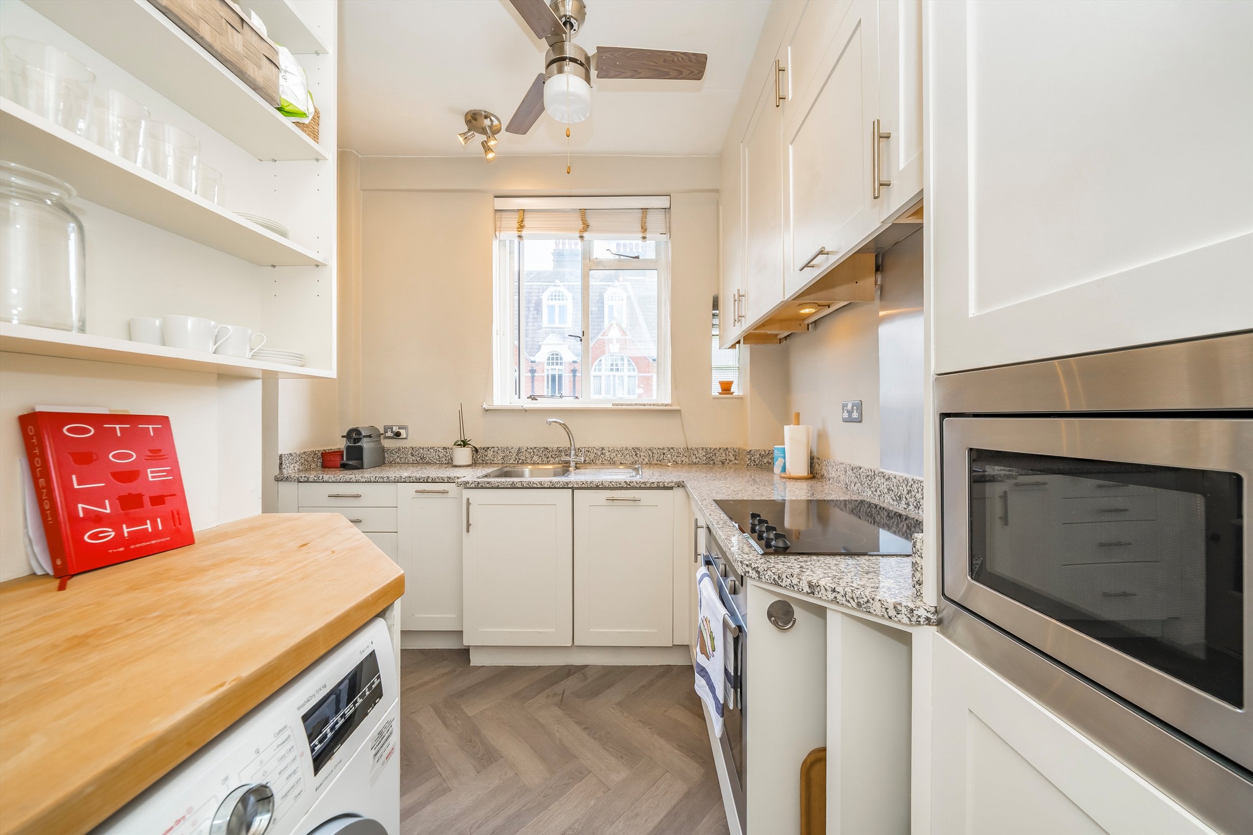 Flat Franklins Row in Greater London