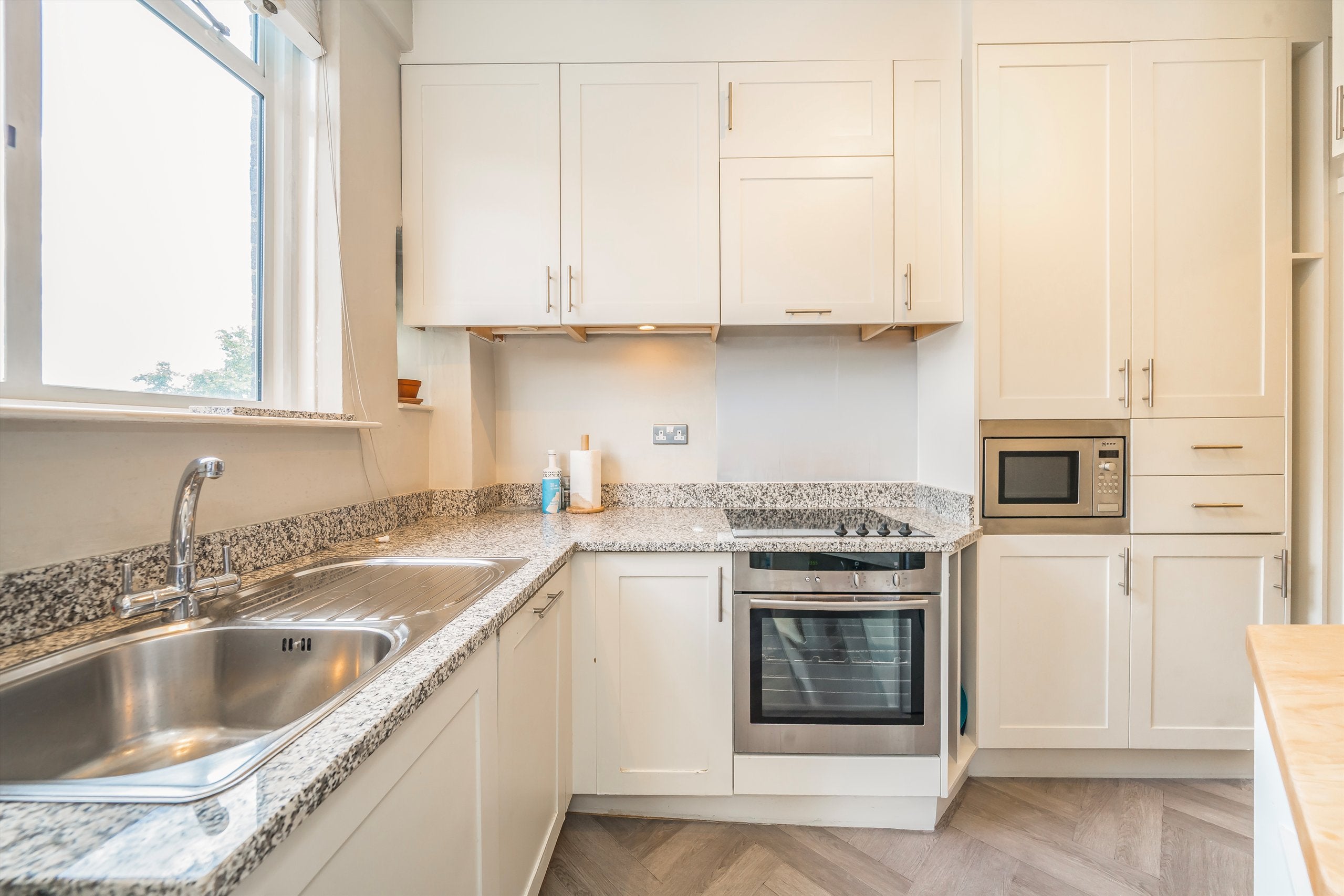 Flat Franklins Row in Greater London