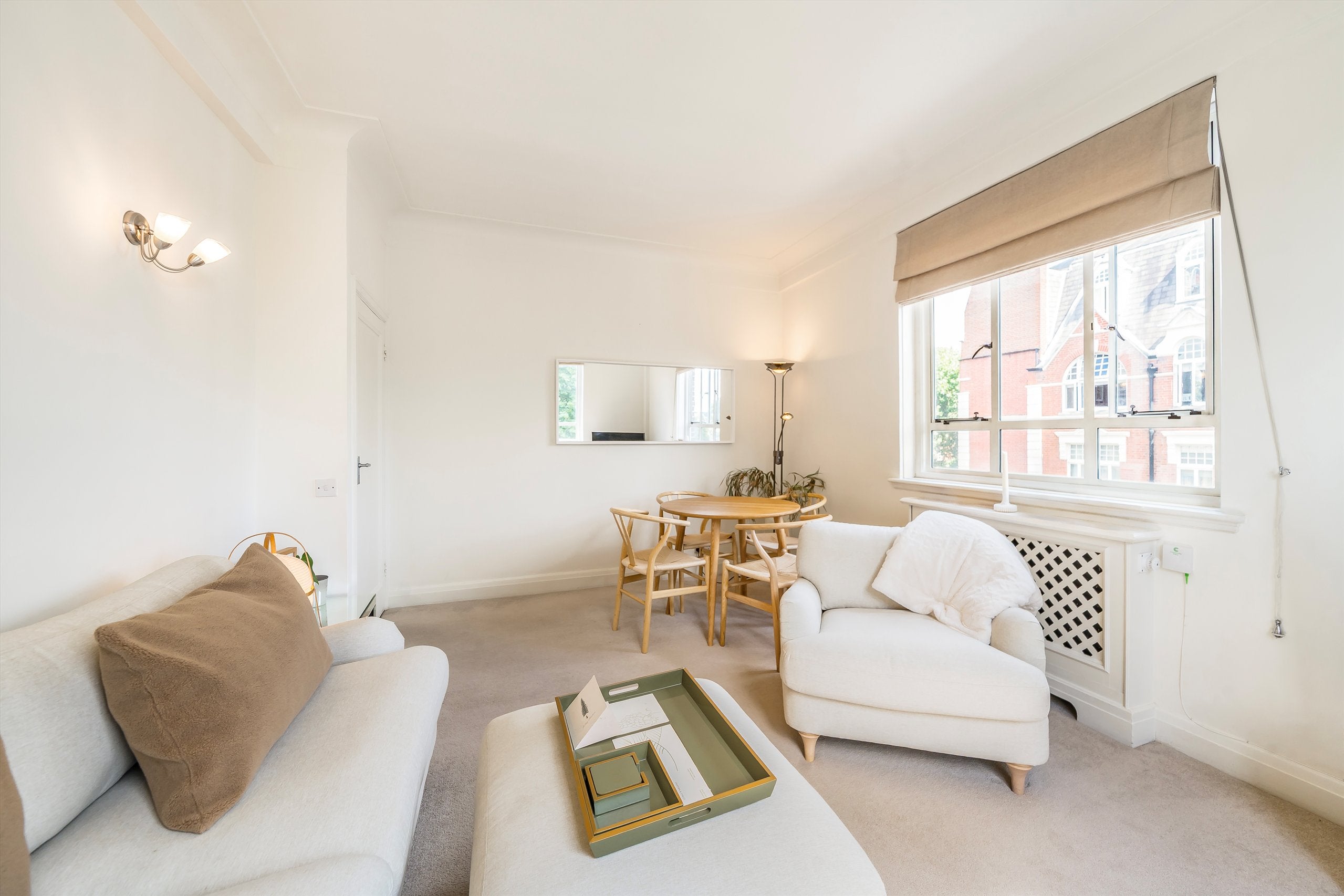 Flat Franklins Row in Greater London