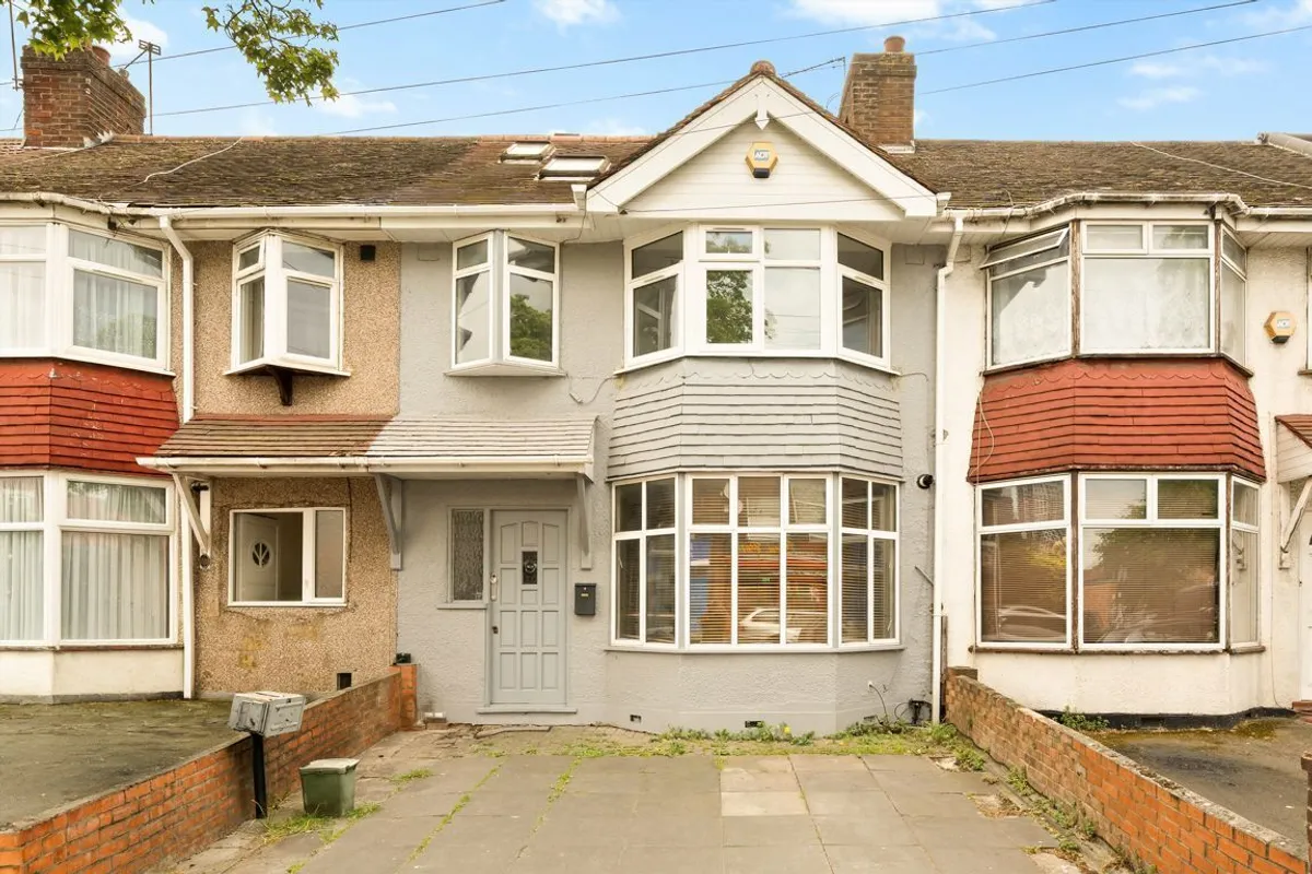 Flat Bilton Road in Greater London