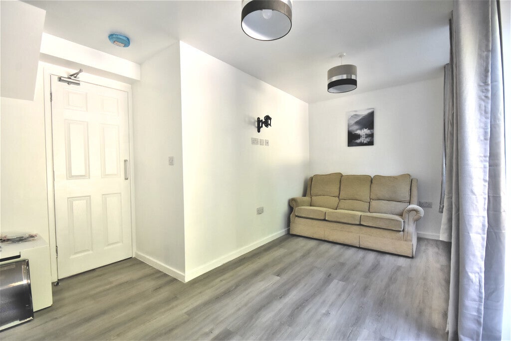 Flat Dorchester Way in Coventry