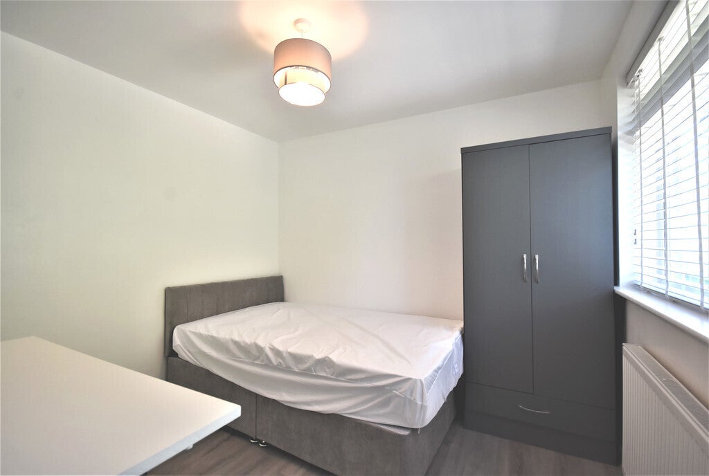 Flat Dorchester Way in Coventry