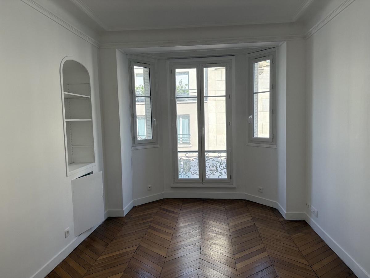 Appartement Rue Saint-Charles à Paris