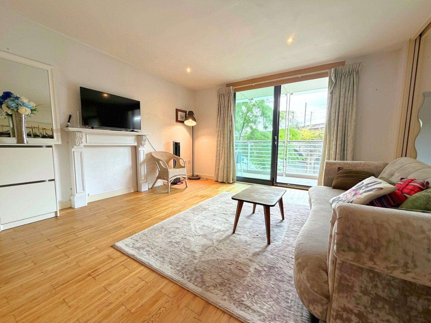 Flat Kelso Place in Manchester