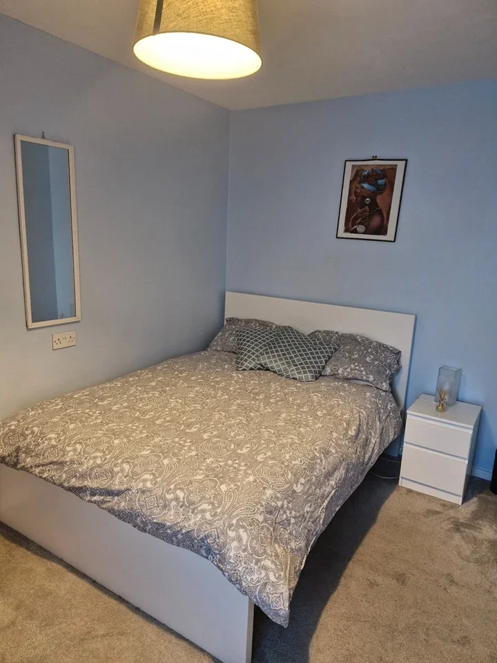 Room Acorn Way in Greater London