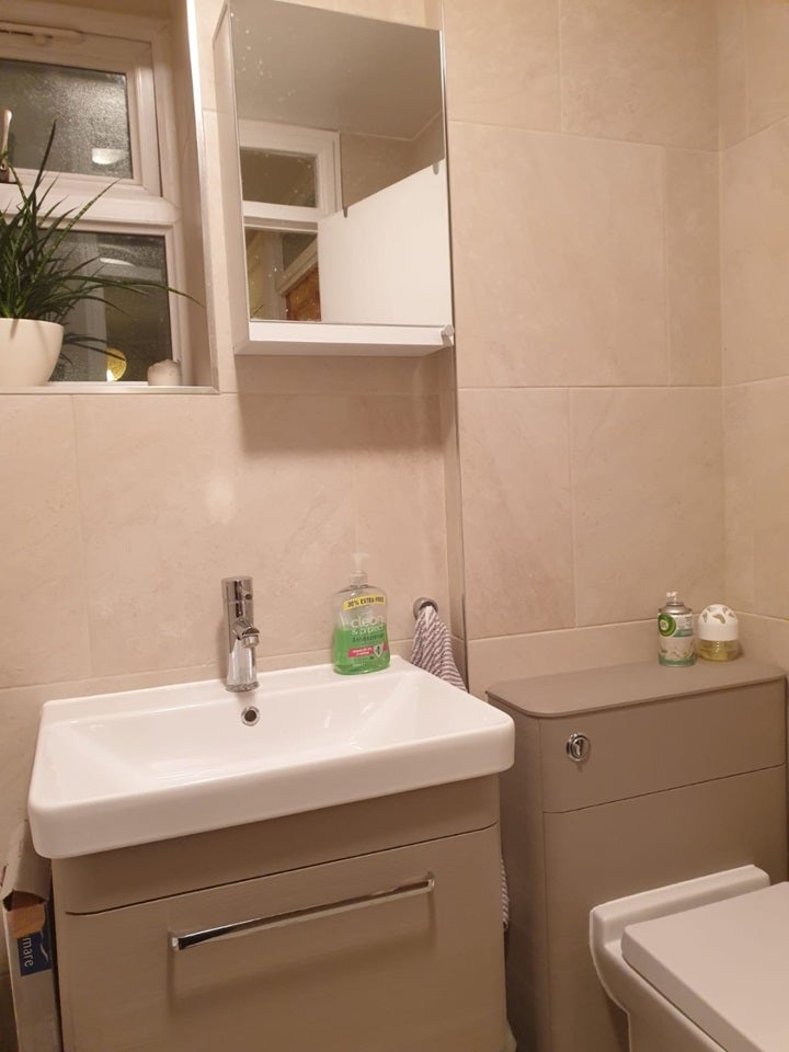Room Acorn Way in Greater London