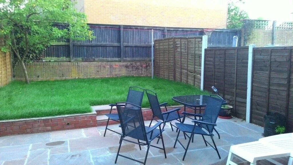 Room Acorn Way in Greater London