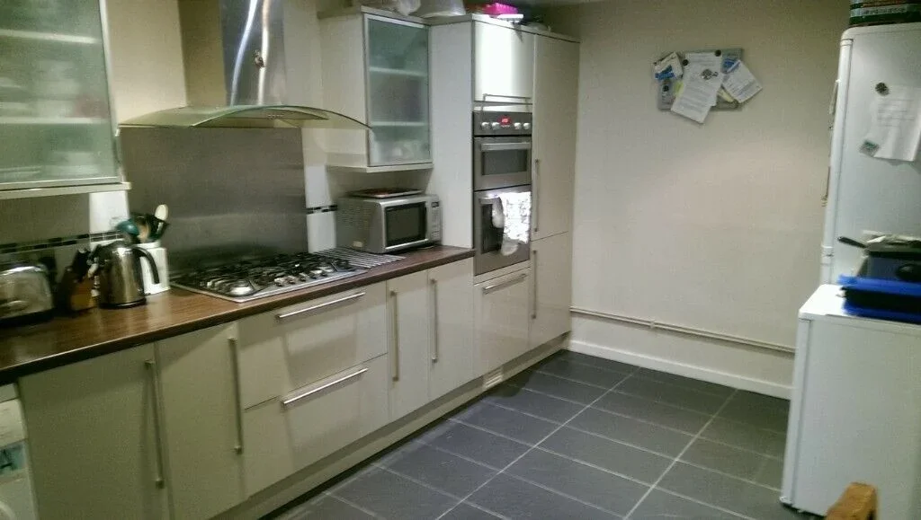 Room Acorn Way in Greater London