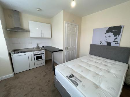 Room Westleigh Avenue in Derby
