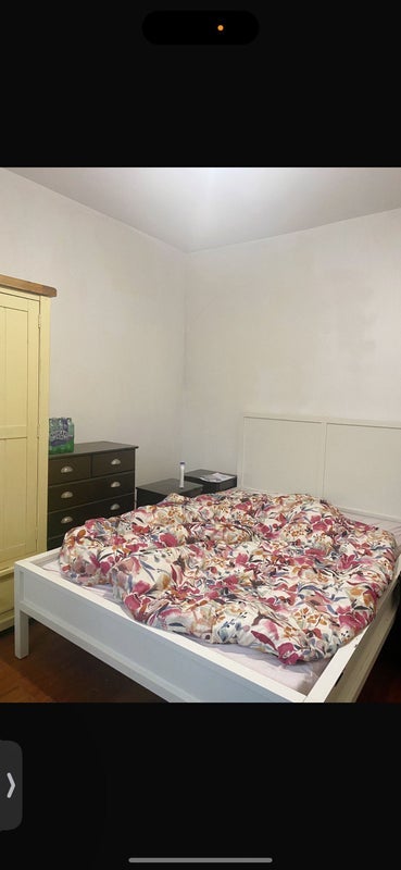 Room West Road in Greater London