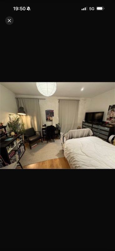 Room West Road in Greater London