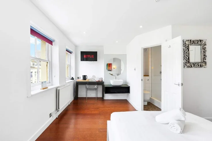 Room Oriental Place in Brighton