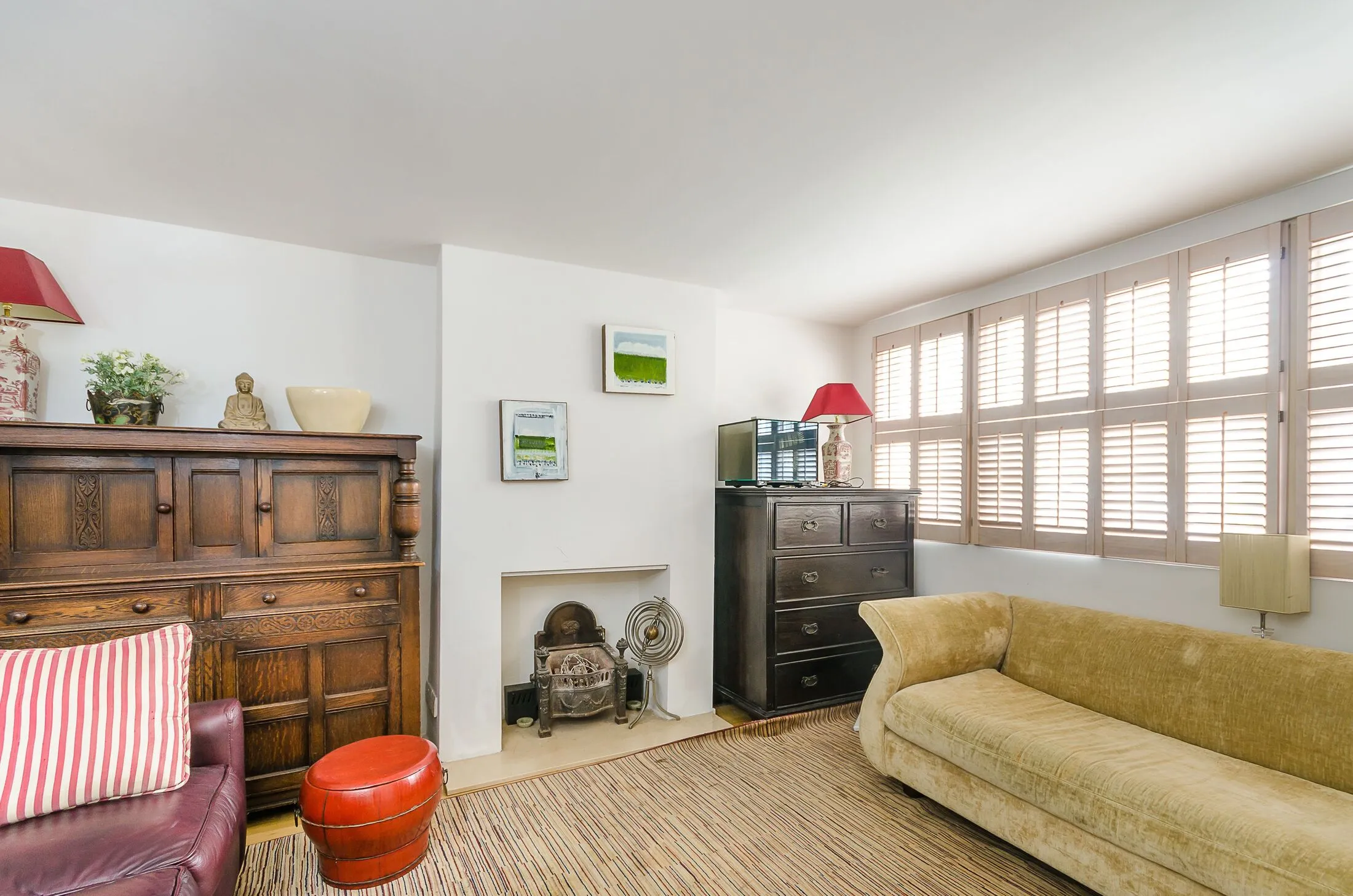 House Ansdell Terrace in Greater London