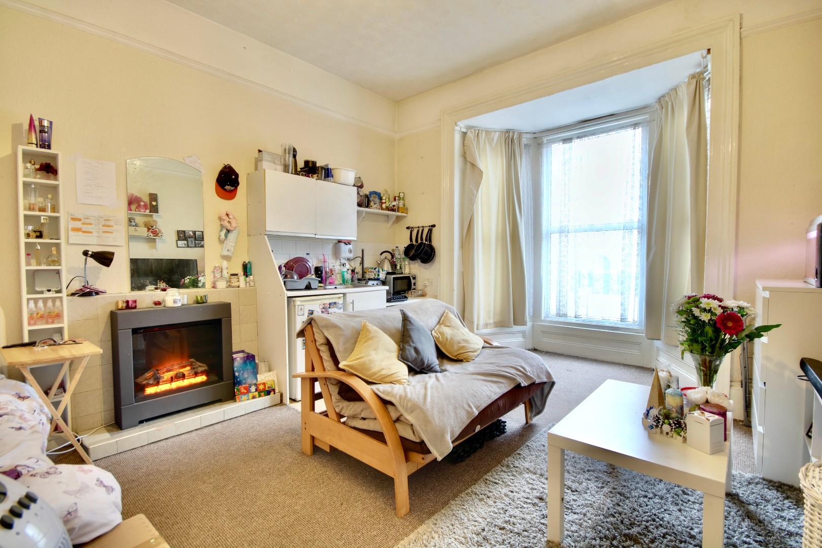 Flat Waverley Road in Portsmouth