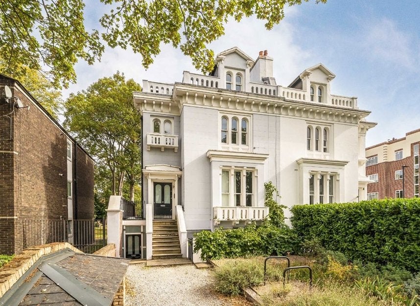 Flat West Road in Greater London