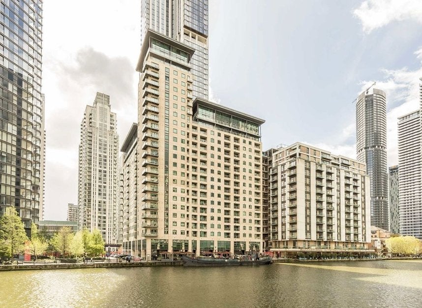 Flat South Quay Square in Greater London