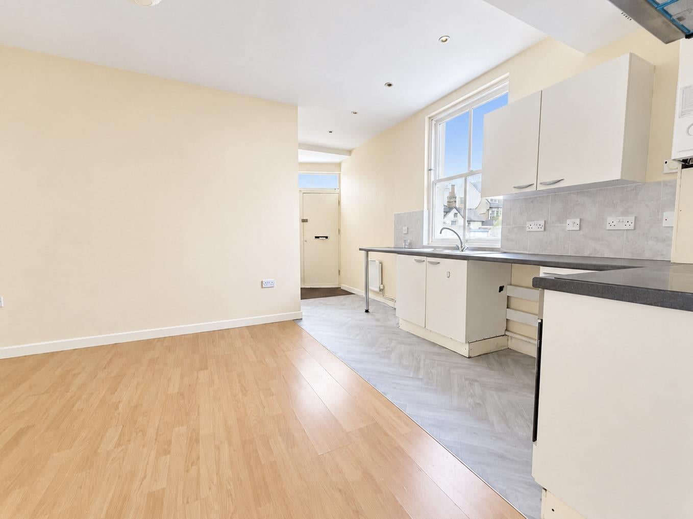 Flat St. Aubyn's Road in Eastbourne