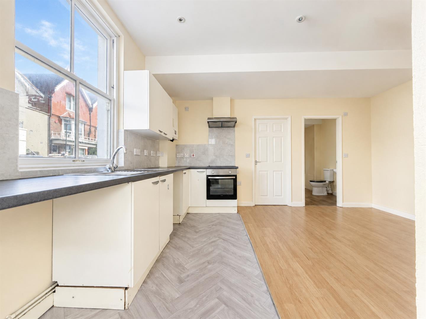 Flat St. Aubyn's Road in Eastbourne