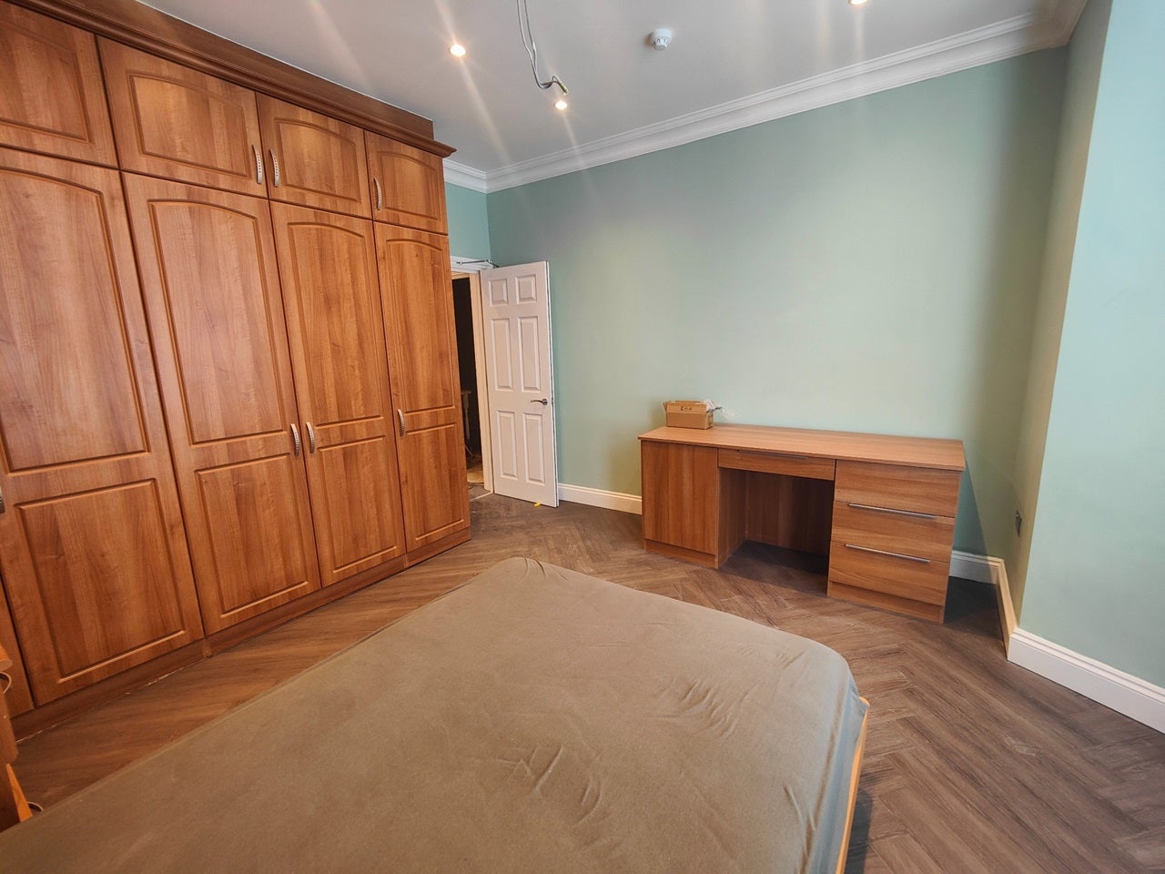 Flat Mayfair Avenue in Greater London